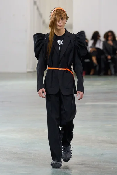 Look 19